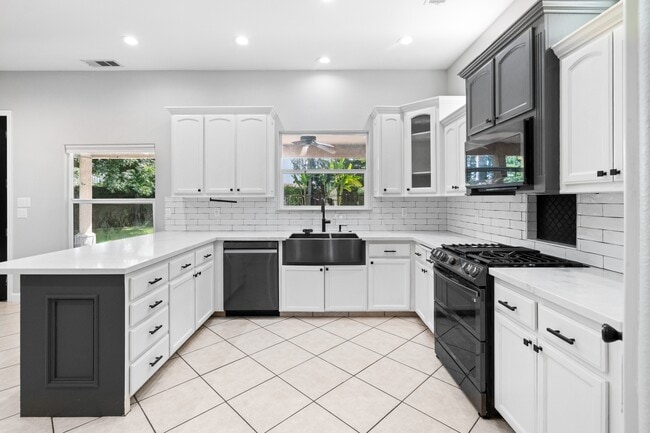 Building Photo - 687 Glenn View Ct