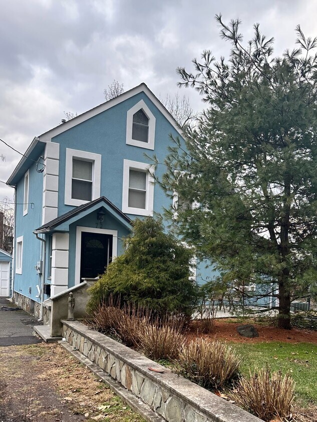 Welcome to this charming Summit home - 72 Glenside Ave