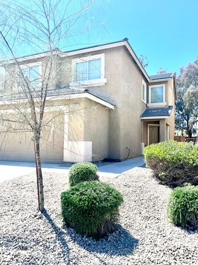Building Photo - 4 Bedroom Updated Home steps from Liberty ...