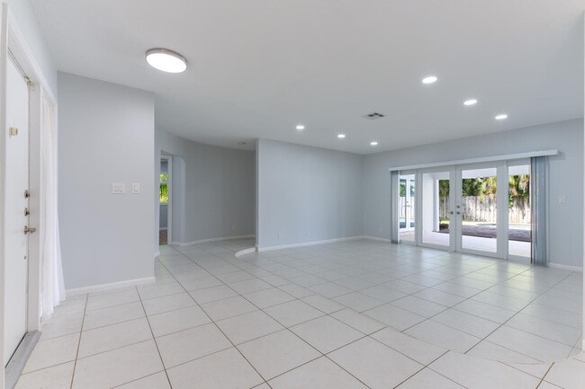 Building Photo - 4695 Brandywine Dr