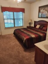 Building Photo - 1001 Golf Dr