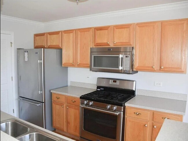 Building Photo - 893 Enfield Dr