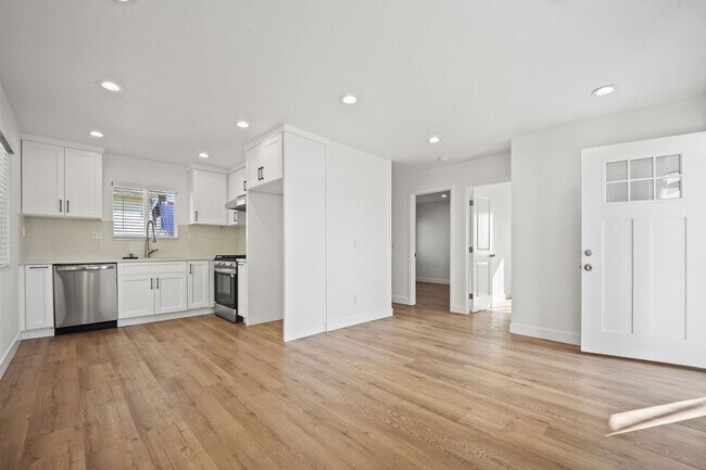 Foto del edificio - 120 E Alberta St