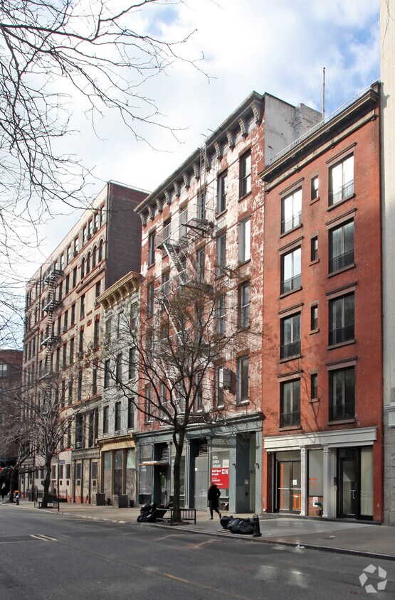 Foto del edificio - 530 Laguardia Pl