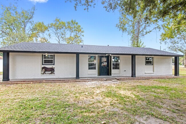 Foto del edificio - 15529 Pine St