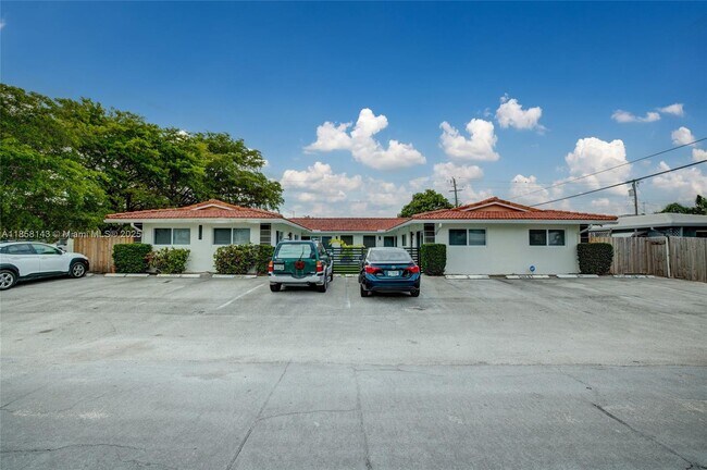 Foto del edificio - 1750 NE 56th Ct