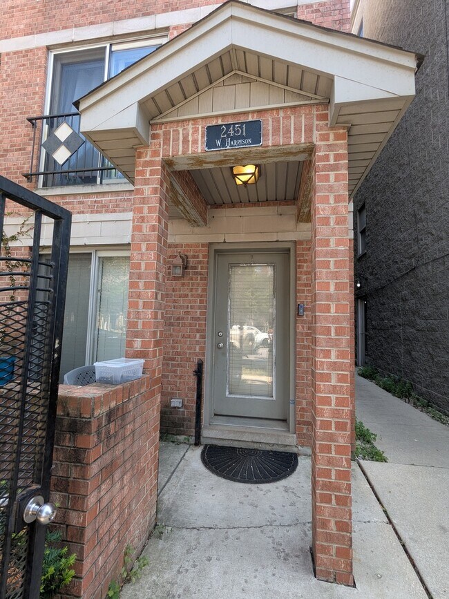 Foto del edificio - 2451 W Harrison St
