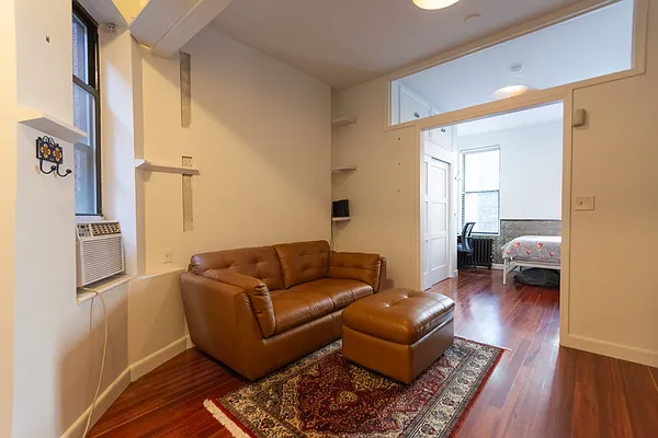 Primary Photo - 223 W 10th St