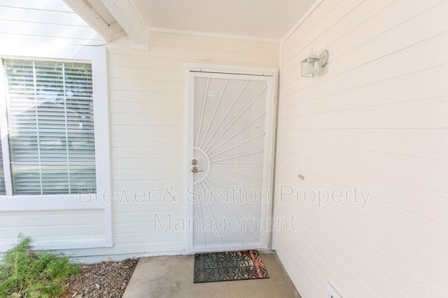 Building Photo - 441 S Maple