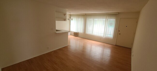 Foto del edificio - 458 N Hayworth Ave