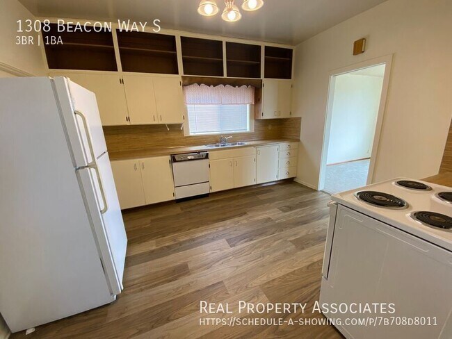 Building Photo - 1308 Beacon Wy S