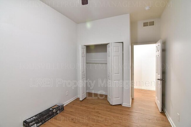 Building Photo - 500 E Ormsby Ave