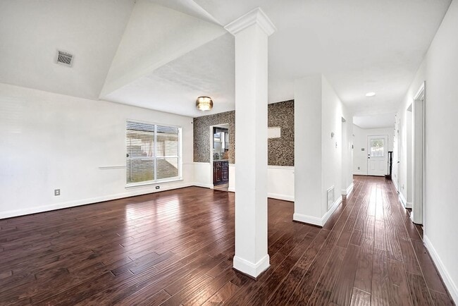 Building Photo - 827 Citation Dr