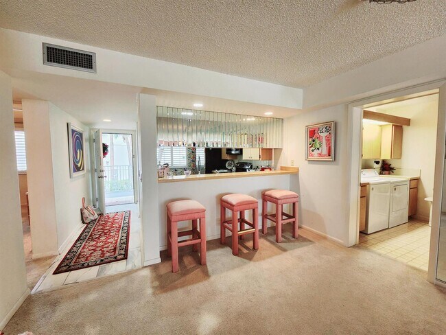 Foto del edificio - 2401 Village Blvd