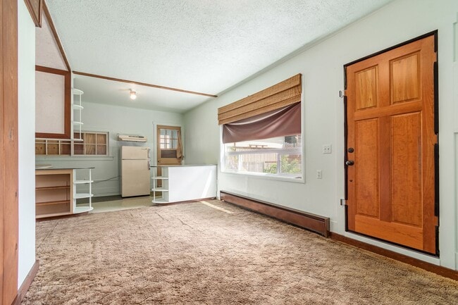 Building Photo - Home for Rent in Roseburg
