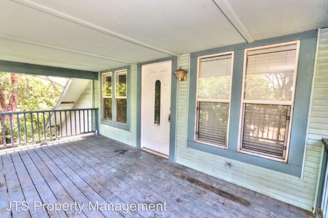 Building Photo - 403 Riley St