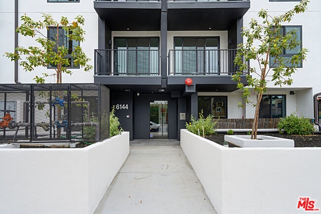 Building Photo - 6144 Whitsett Ave