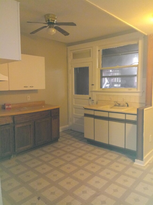 Building Photo - 6136 Lyman Ave