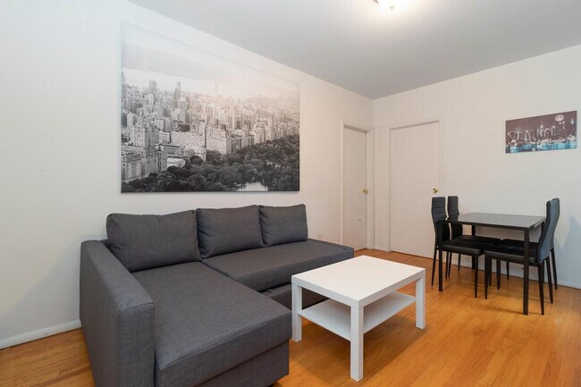 Foto del edificio - 331 E 92nd St