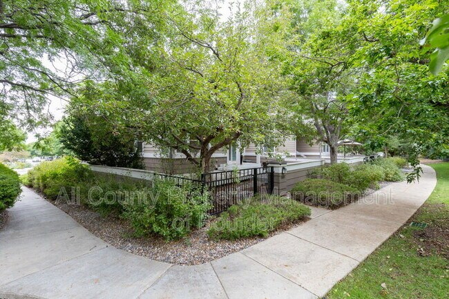 Building Photo - 2089 N Fork Dr