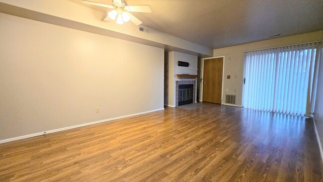Building Photo - 815 W Puetz Rd