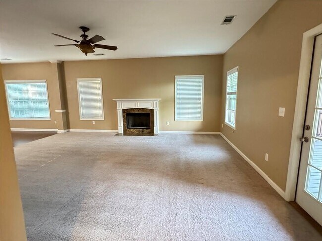 Building Photo - 10 Lake Zachary Dr