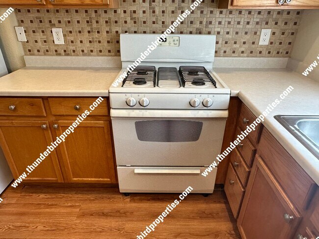 Foto del edificio - $500 off first months rent!!  Gated community near the base with refrigerated air