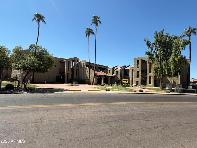 Foto del edificio - 461 W Holmes Ave