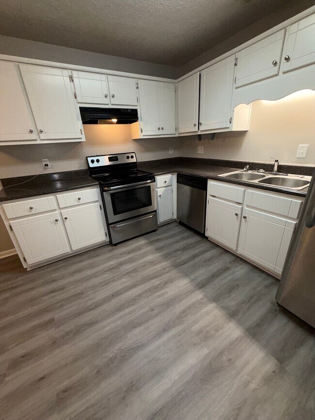 Building Photo - 125 Warren Way