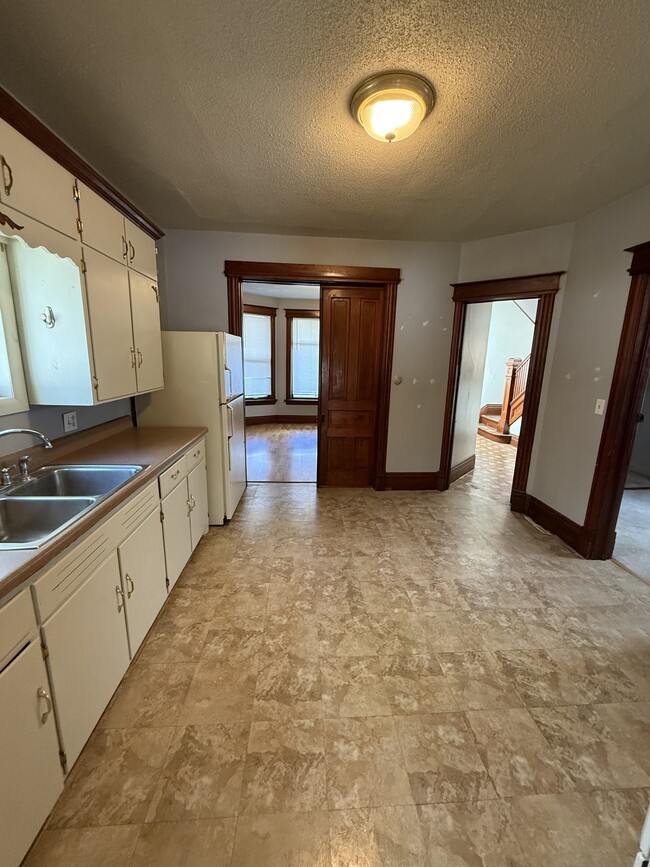 Building Photo - 2566 Hoard St