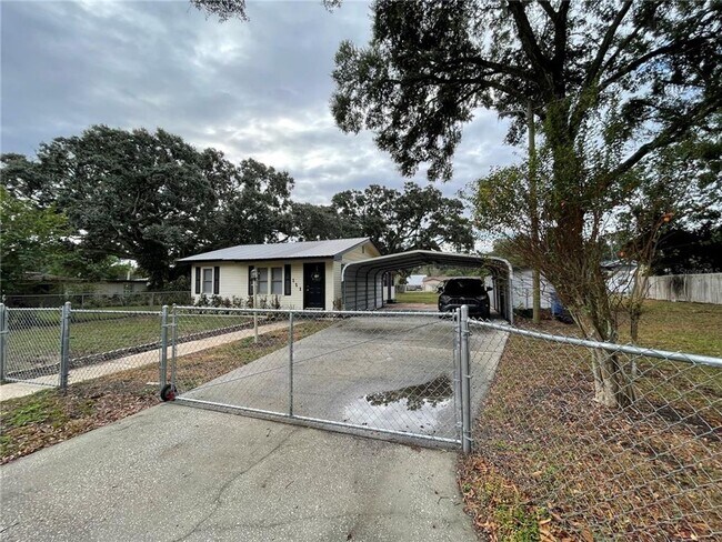 Foto del edificio - Adorable 2 bed/ 1 bath home in Seffner!!