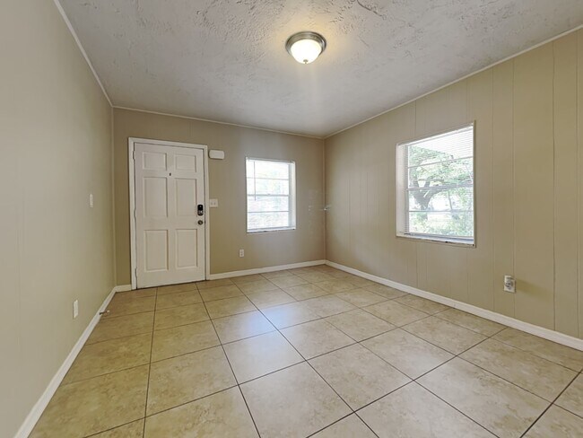 Building Photo - 4016 S Renellie Dr