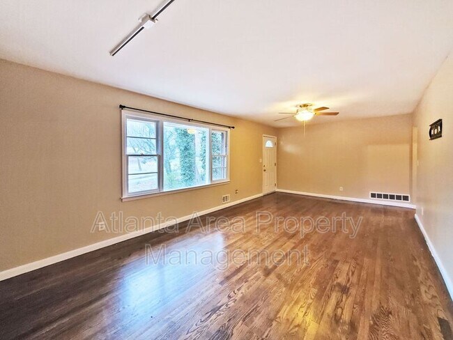 Foto del edificio - 2131 Meadowbrook Ln SE