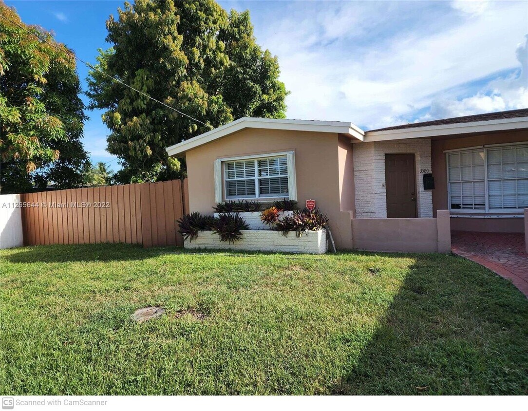 Foto principal - 3580 NW 39th Ave