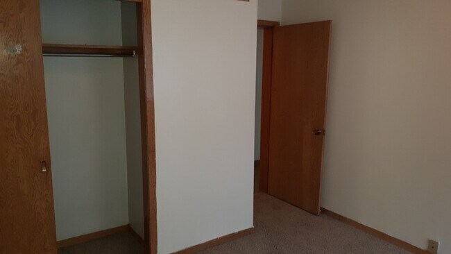 Photo du bâtiment - 0 Bed 0 Bath Unit in Red Deer, AB