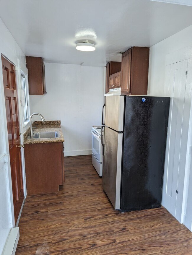 Building Photo - Welcome to your tranquil 1 Bedroom oasis i...