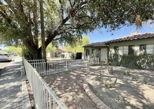 Building Photo - 602 E San Juan Ave