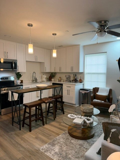 Foto del edificio - 985 Middle Ln