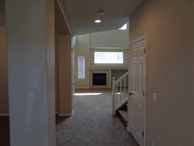 Building Photo - 624 Pitkin Way