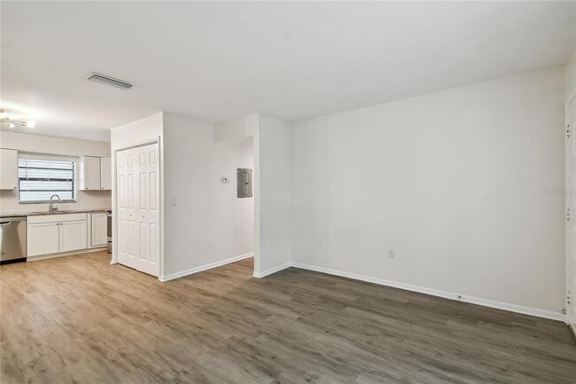 Building Photo - 3810 W Cleveland St