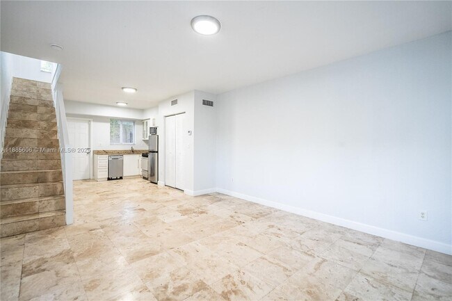 Foto del edificio - 2180 Bay Dr