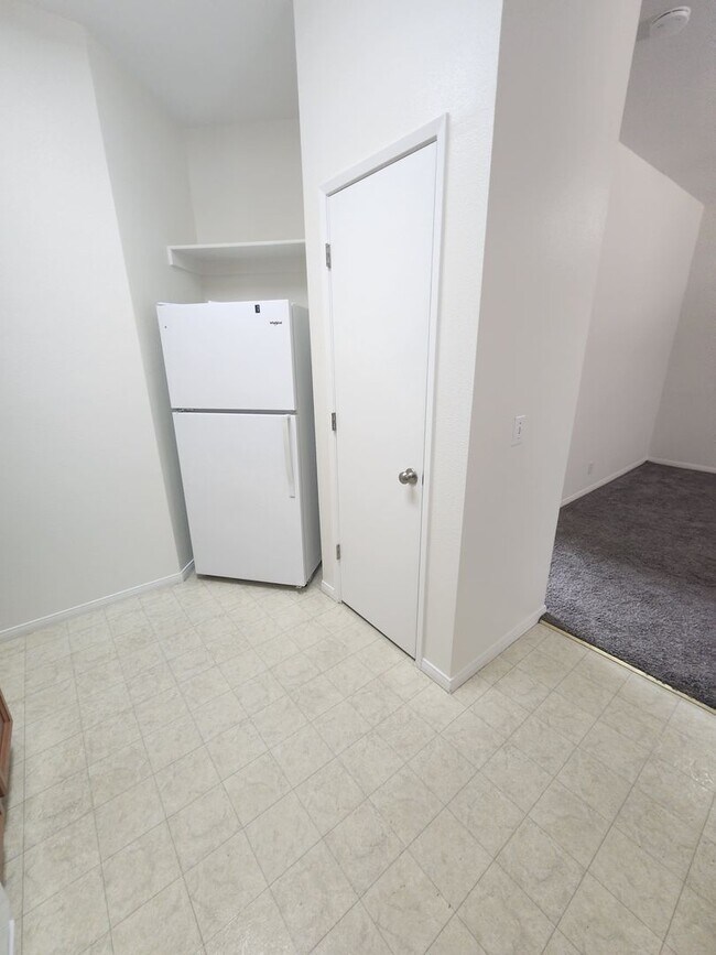 Foto del edificio - Comfortable 1 Bed, 1 Bath Grover Beach Apartment- Water and Trash Included