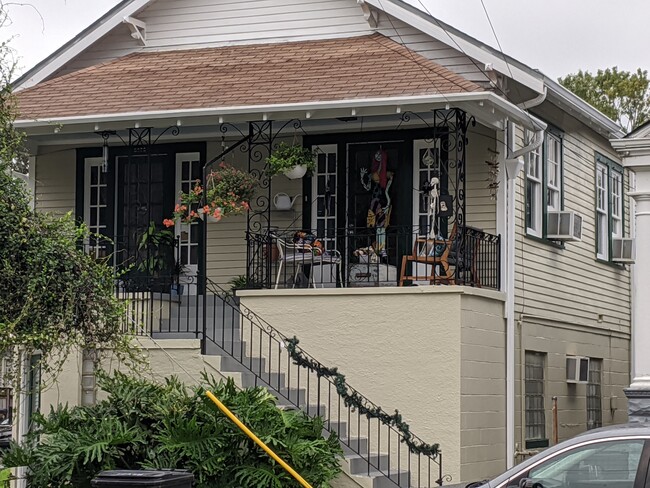 Building Photo - 5989 Tchoupitoulas St