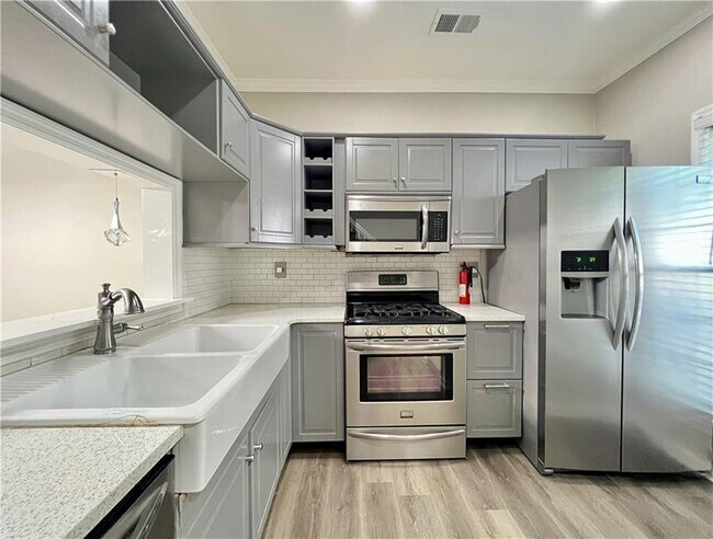Building Photo - 310 Wedgewood Way