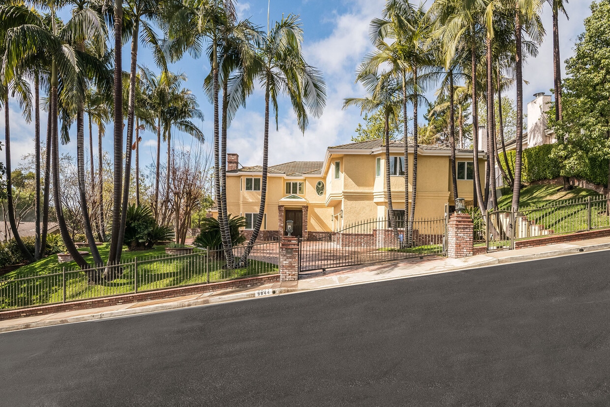 Primary Photo - 9844 Whitwell Dr