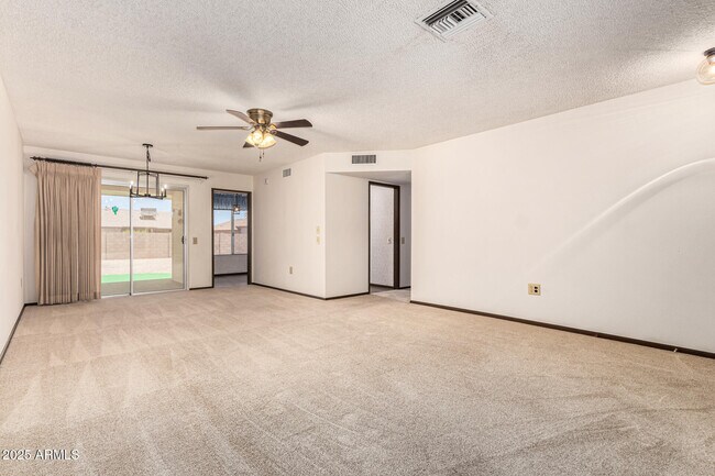 Foto del edificio - 12822 W Paintbrush Dr