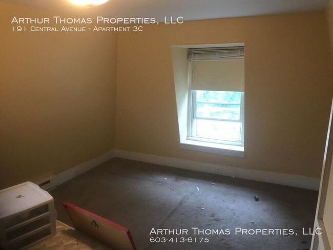 Building Photo - bedroom in Dover NH 03820