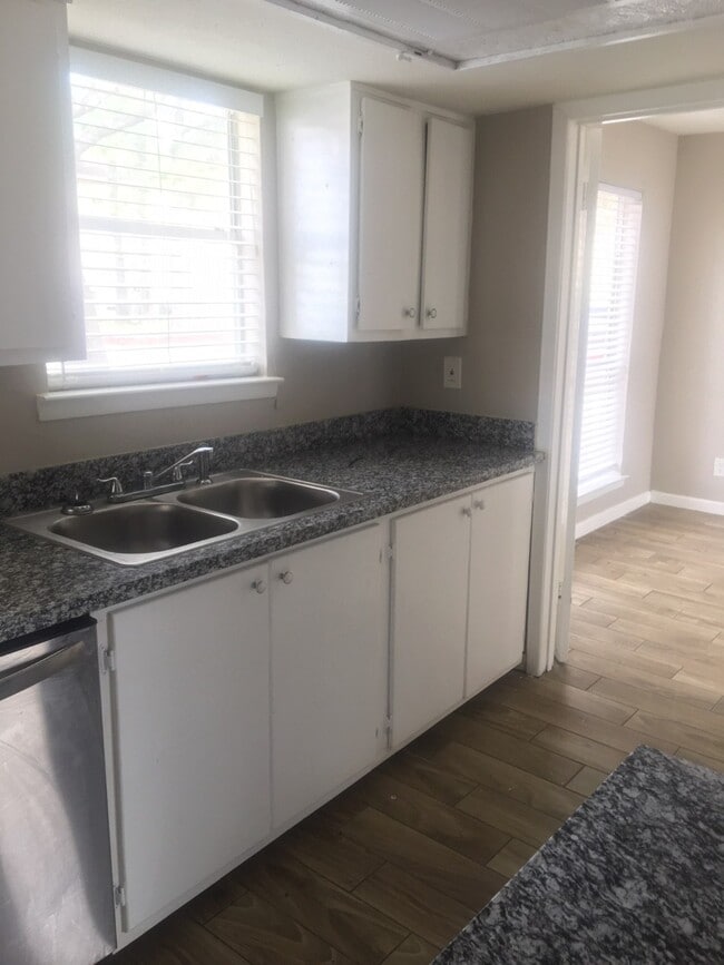 Building Photo - 6200 W Tidwell Rd