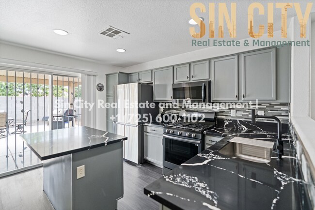 Building Photo - "Charming 2-Bed Oasis with 2 Full Baths in Henderson – Your Perfect 1127 Sq Ft Retreat!"