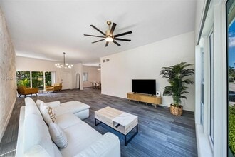 Building Photo - 9400 E Bay Harbor Dr